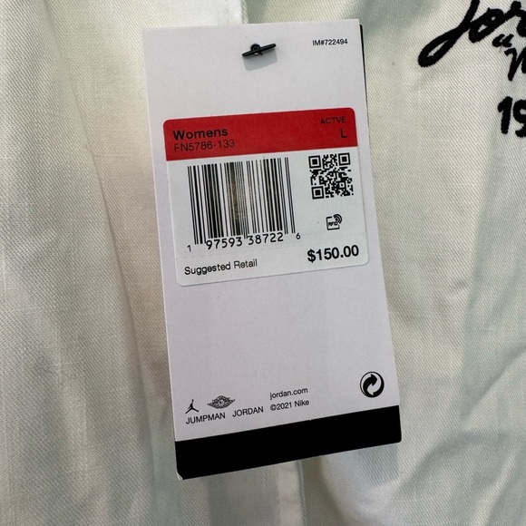 NWT Women's Jordan White Bomber Jacket Elastic Hem Loose Fit / large - Picture 3 of 12